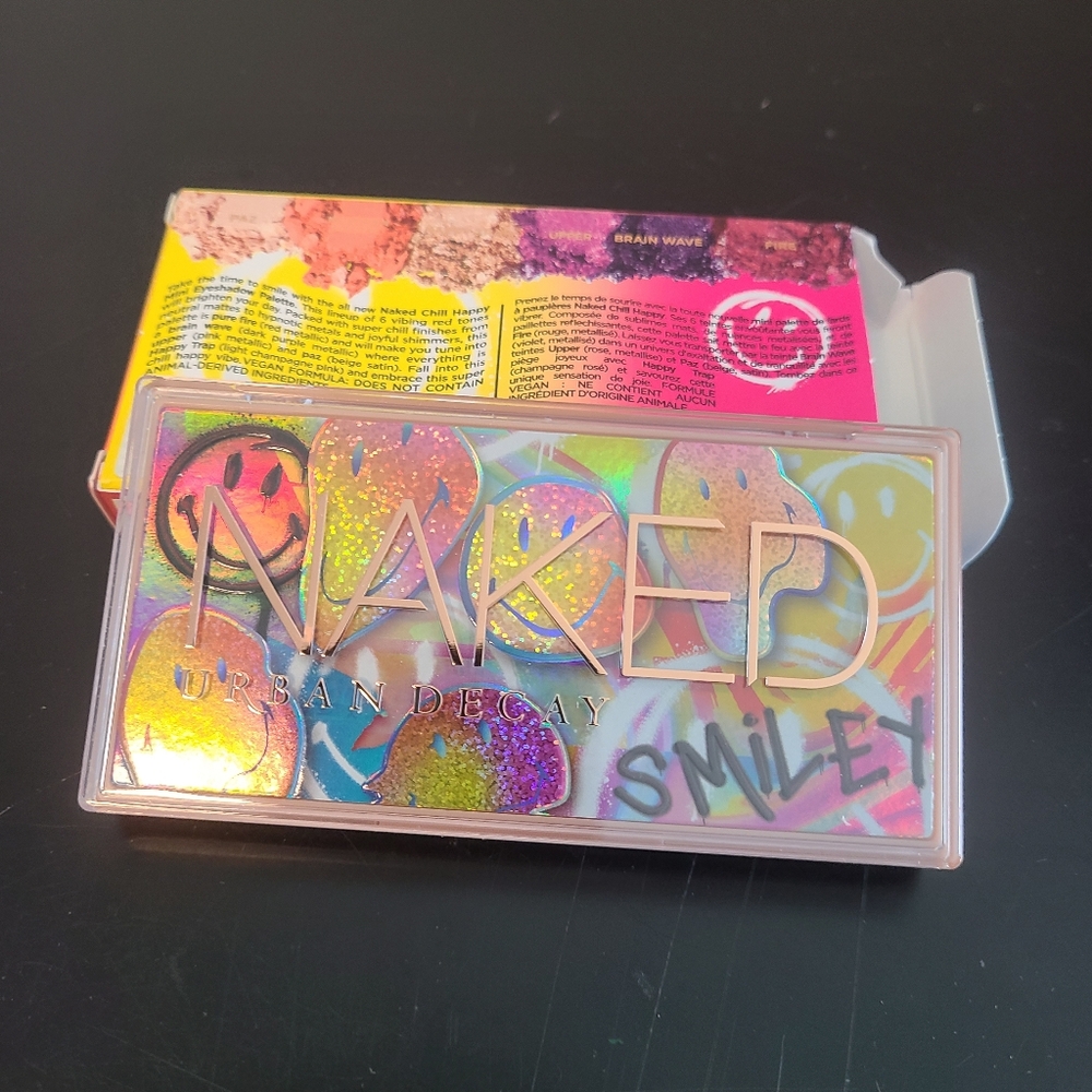 New In Box Urban Decay Smiley Naked Chill Happy Mini Eyeshadow Palette